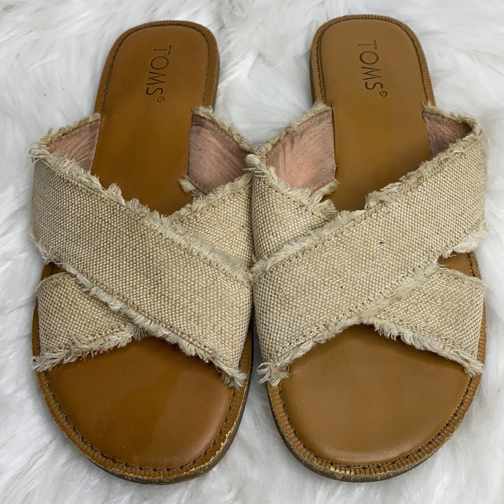 Tom’s Sandals - Picture 2 of 4
